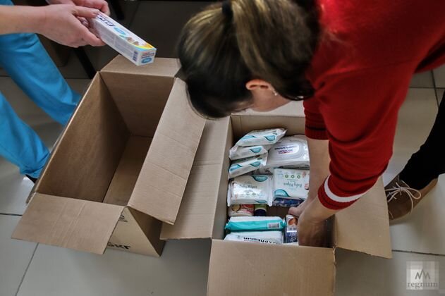    Сбор тёплых вещей и аптечки для солдат Денис Абрамов © ИА REGNUM