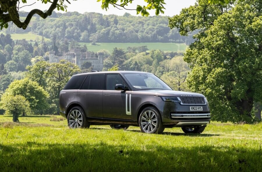 Range rover 2022. Рендж Ровер 2022 года. Бронированный Рендж Ровер 2022. Новый Рендж Ровер 2022. Рендж Ровер Вилар 2022.