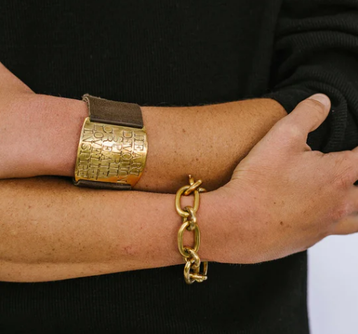 Браслет из 14-каратного желтого золота с трубчатыми звеньями и бриллиантами цвета шампанского.