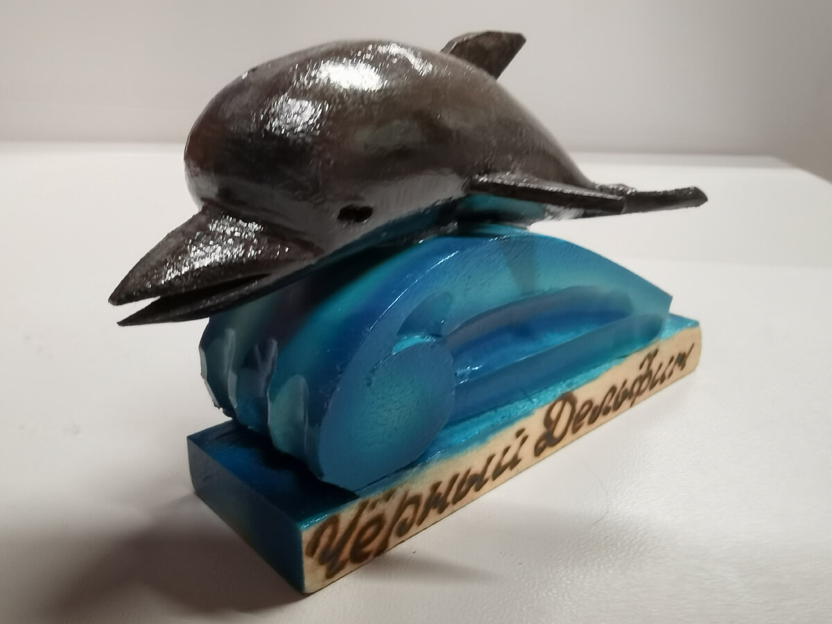 Фото автора. Чёрный дельфин с пустыми глазницами