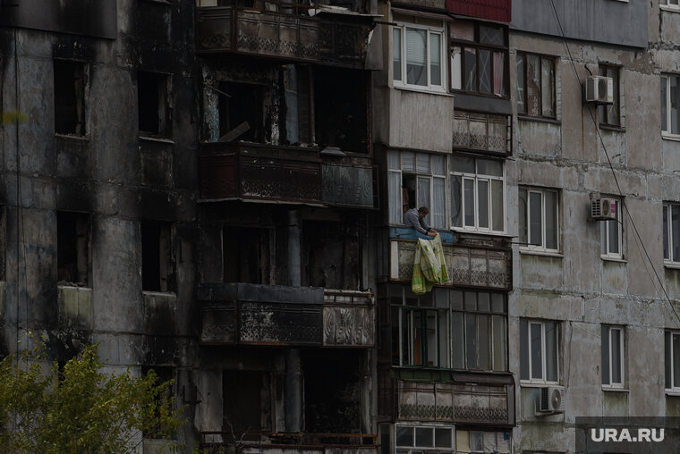    ВСУ вели обстрел поселка с дальних позиций, рассказал местный житель