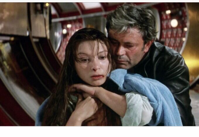 Разница в возрасте актеров – очевидна