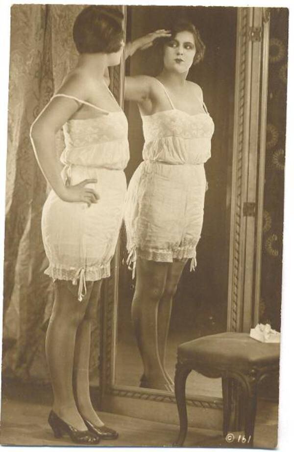 Дамское бельё, винтаж.                   (изображение из открытых источников)