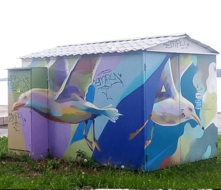 А это трансформаторная будка в городе Петрозаводск. Листайте