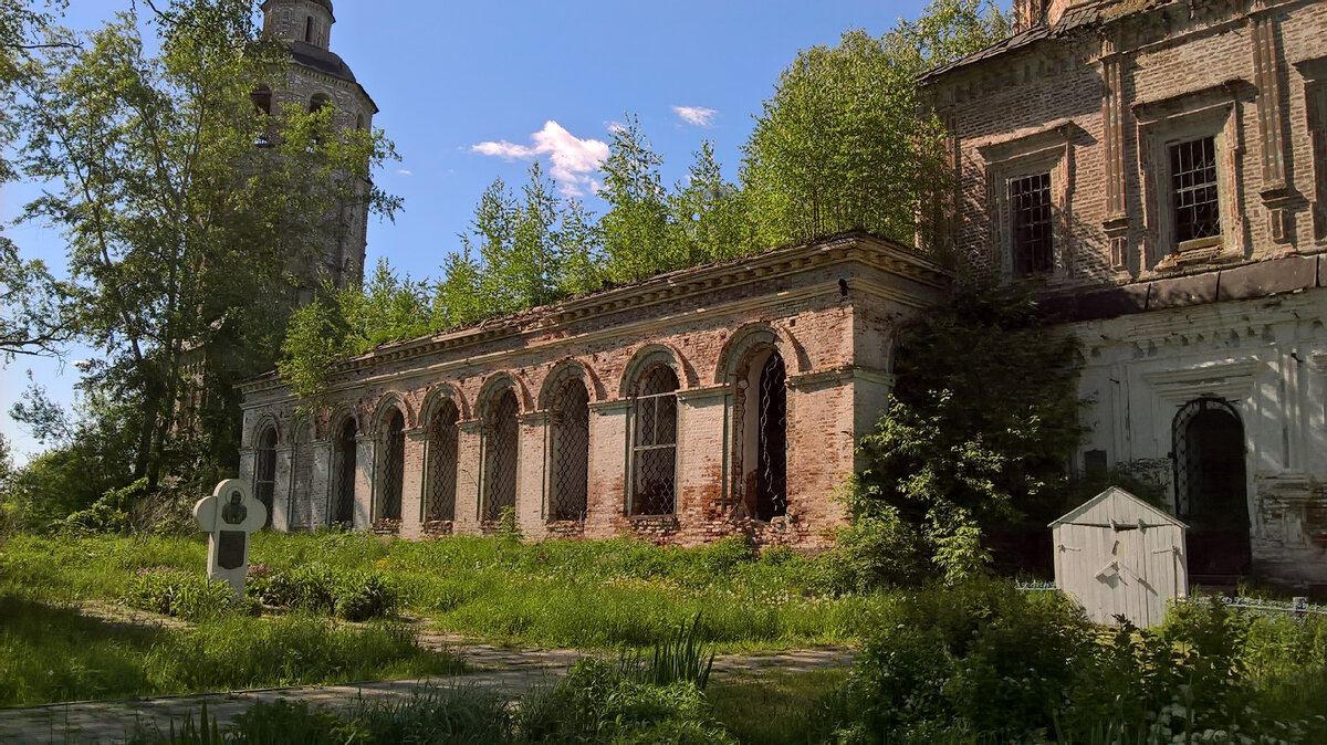 Спасская церковь прихода Дмитрия Васнецова - отца знаменитых на весь мир Виктора и Апполинария Васнецовых