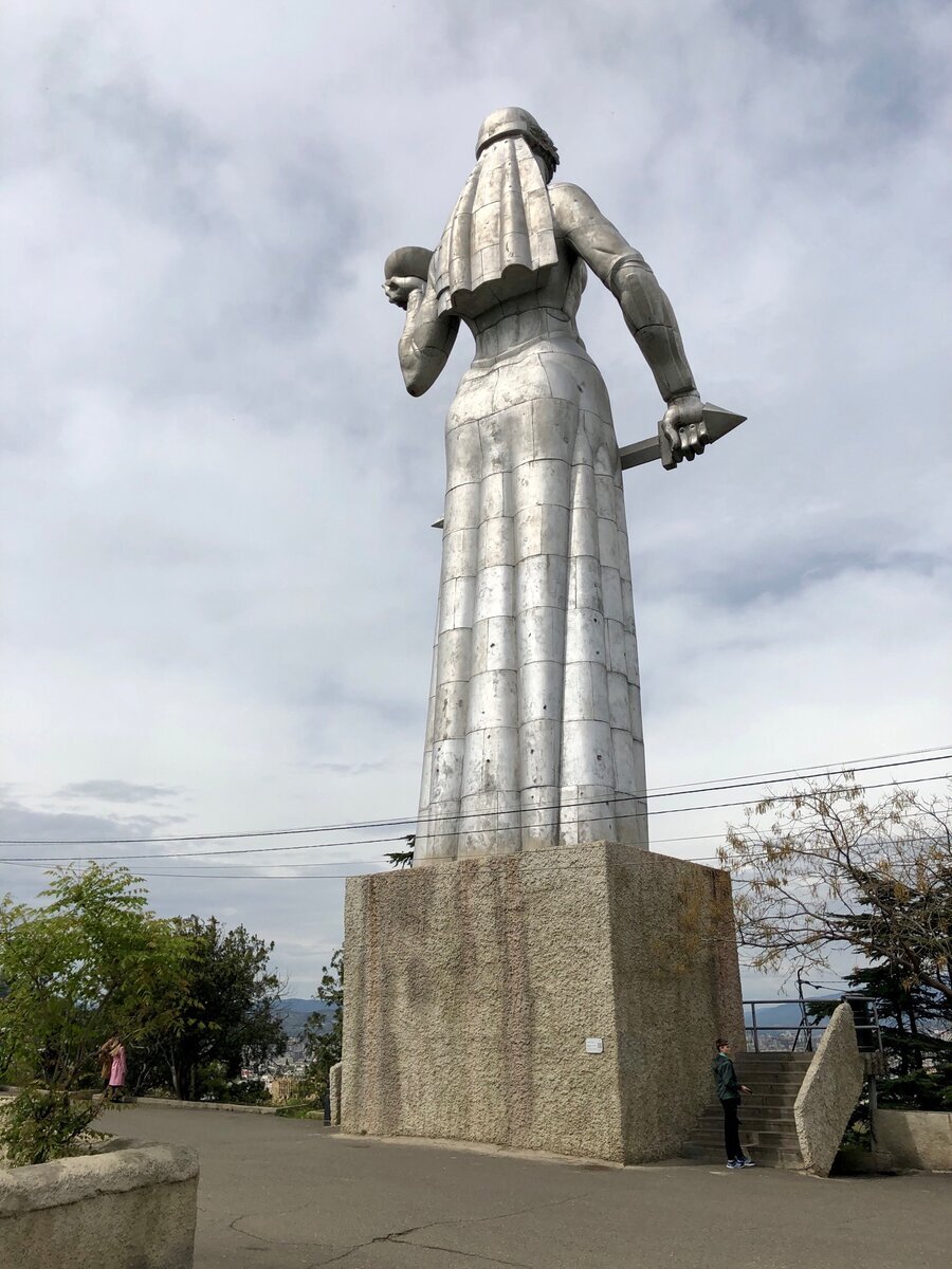 монумент мать грузия в тбилиси