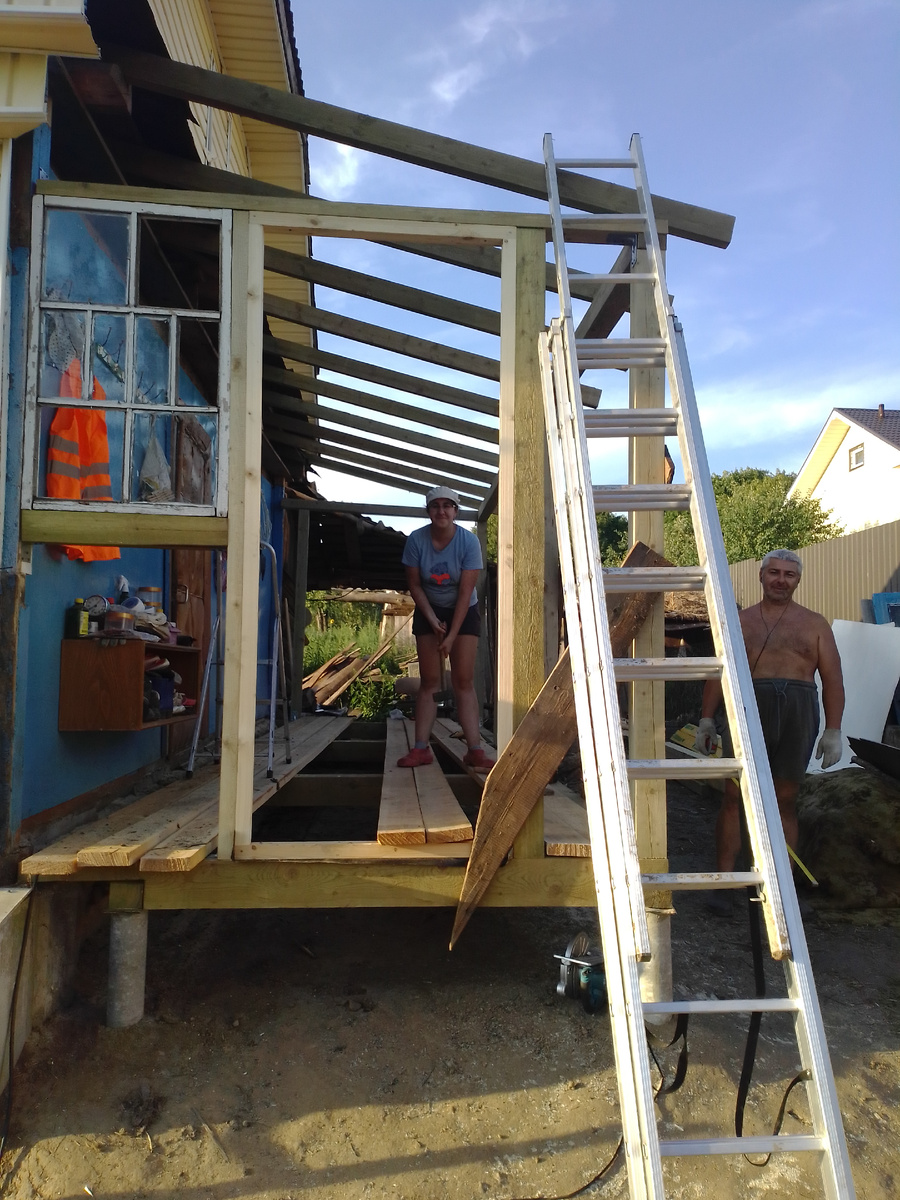 Две трети нашей строительной бригады, третья часть, то есть я - за фотографа)