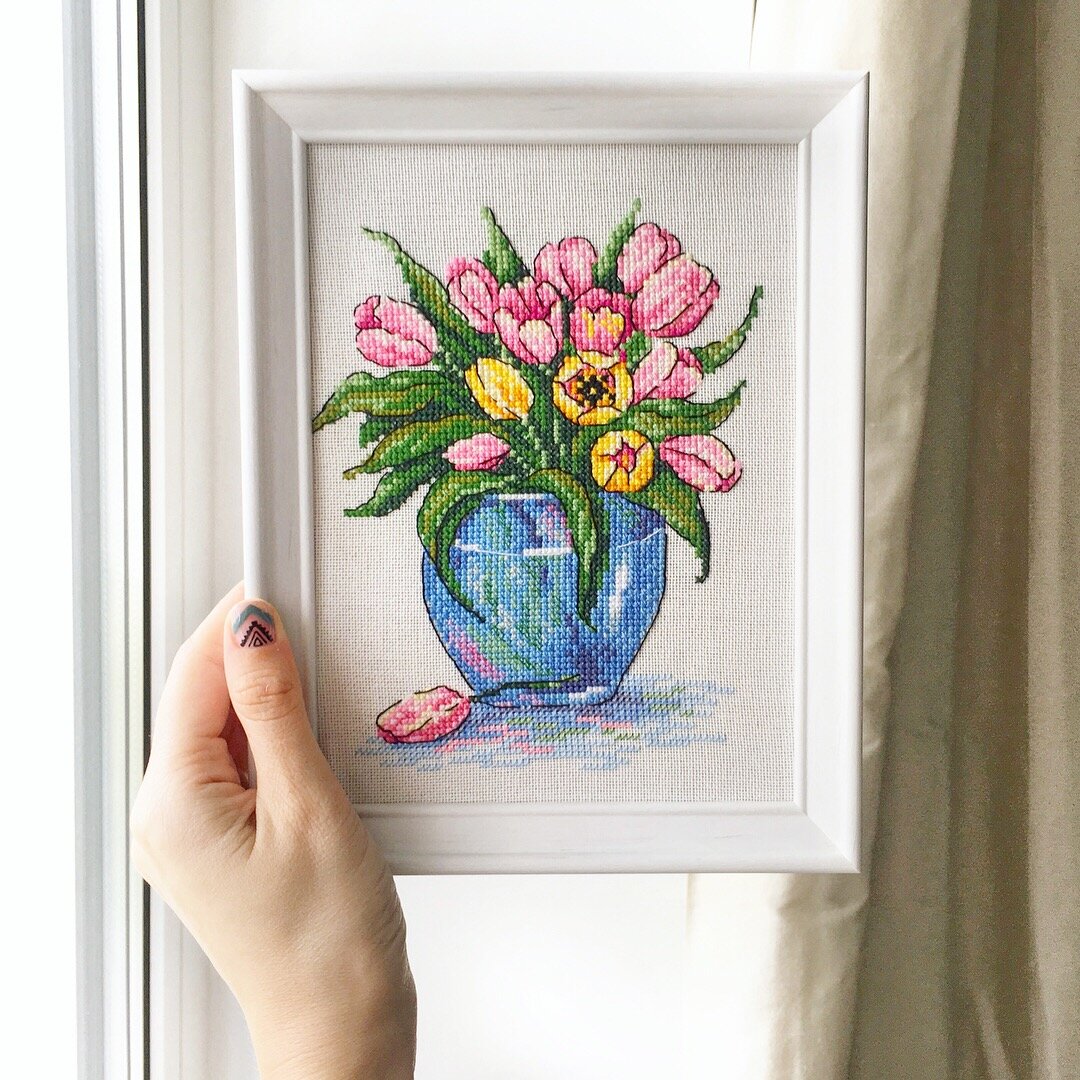 Это дизайн МП Студия "Нежные цветы", я заменяла канву на обычную равномерную