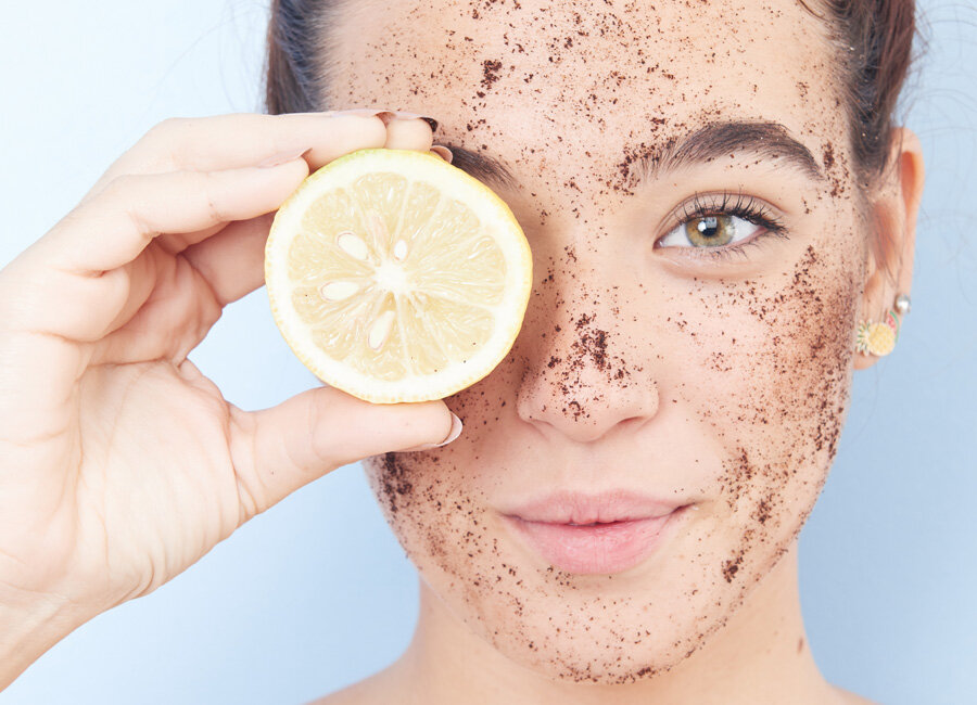 Кислоты для лица – современное средство от многих несовершенств. Каждая из них имеет свои особенности и свое назначение. Какую выбрать для себя? Какие есть нюансы и противопоказания? Ответы на эти вопросы и домашние рецепты – в этой статье.