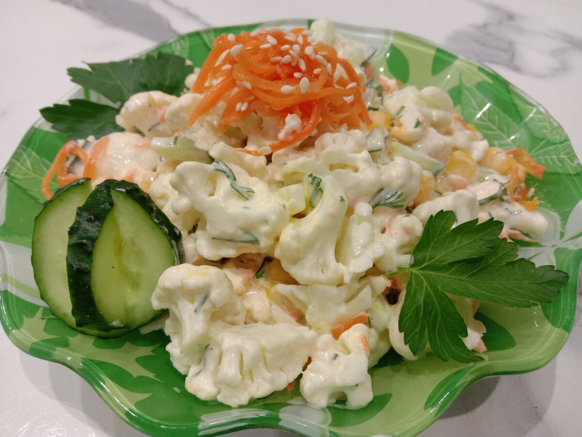 Салат с кукурузой и яйцом