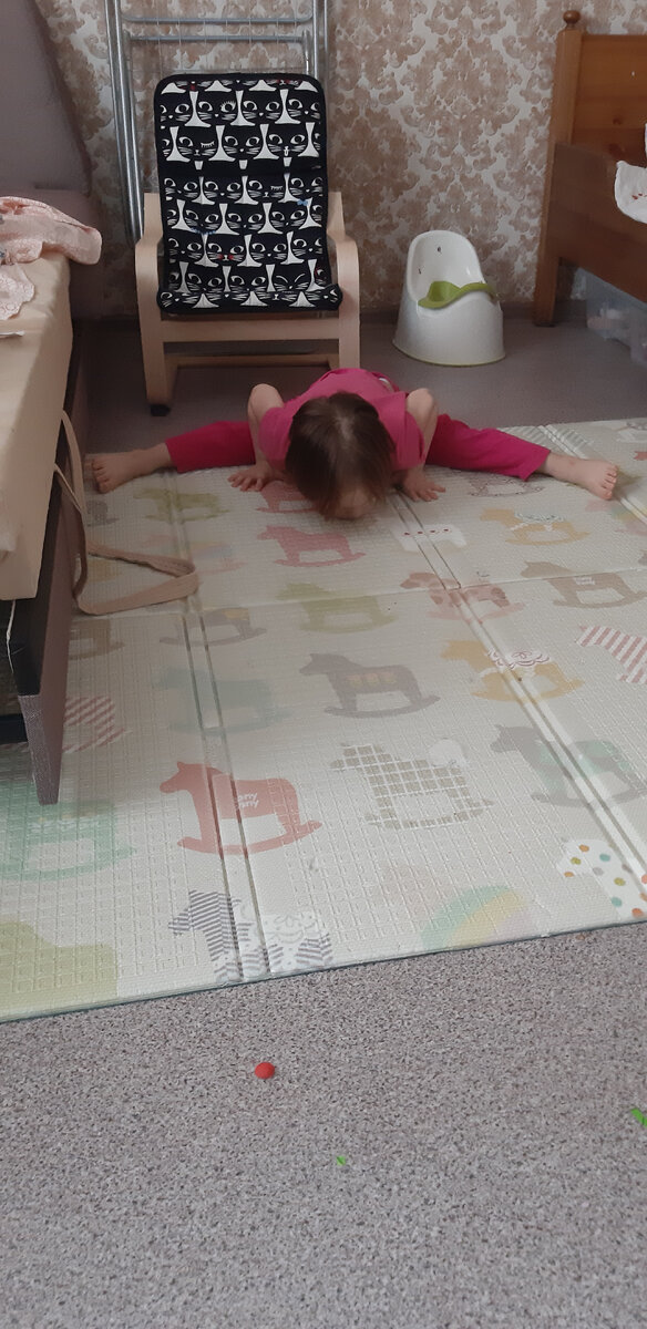 На ее языке поза называется "Бутерброд"