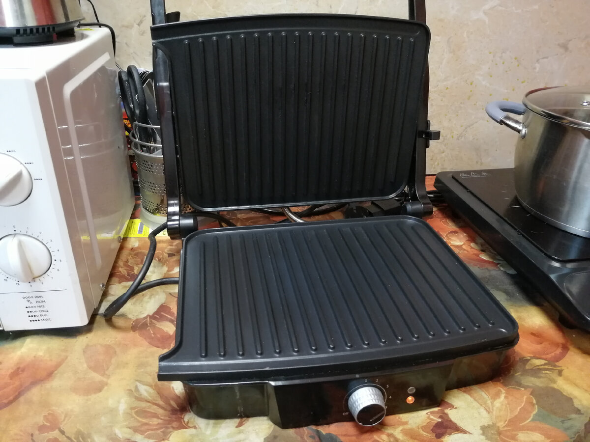 Гриль REDMOND SteakMaster RGM-M808P. Фото Светы Давыдовой