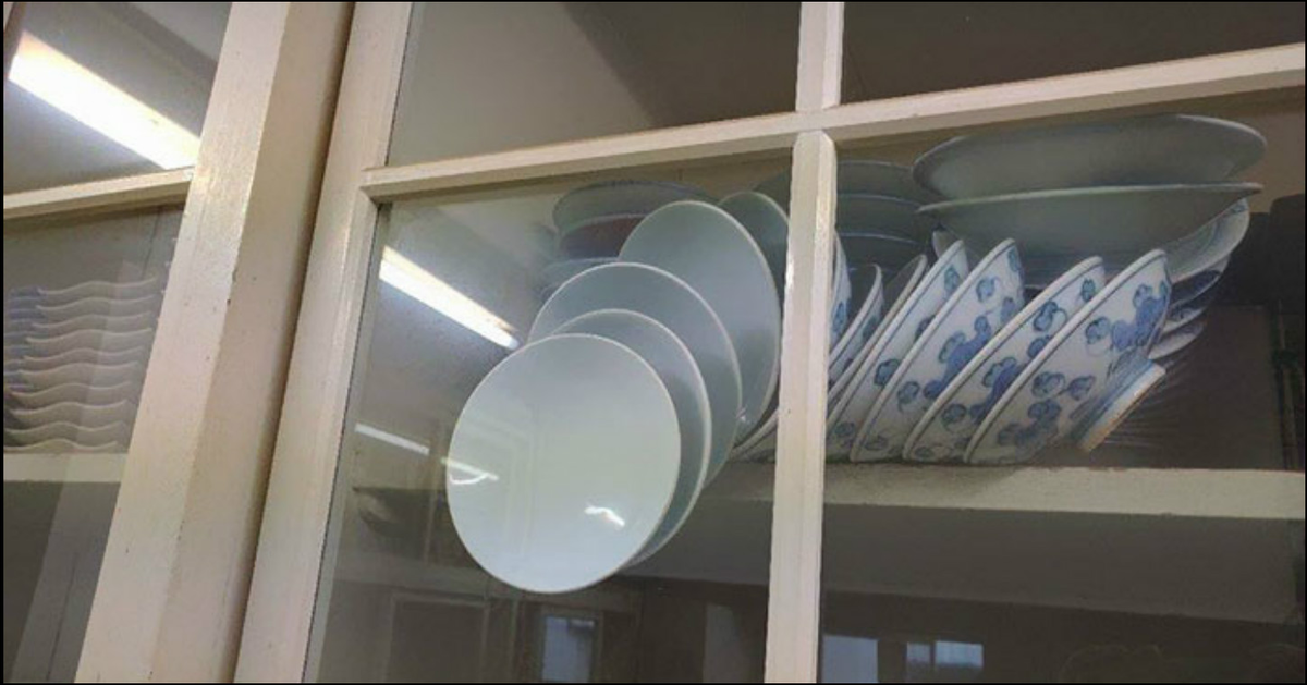 Посуда Шредингера. Как бы очевидно, что уже упала, но ещё нет.