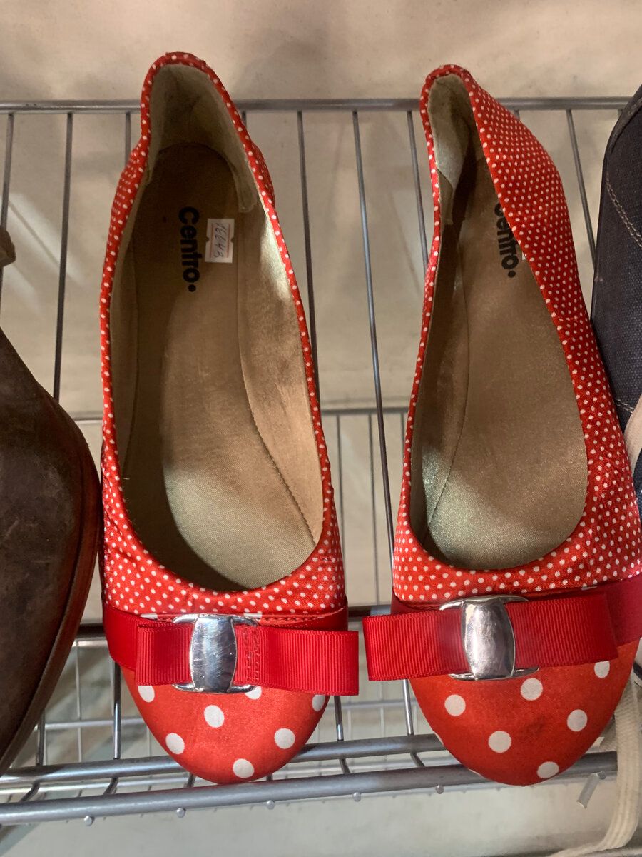 Весёлые балетки, цена 250 рублей без скидки.