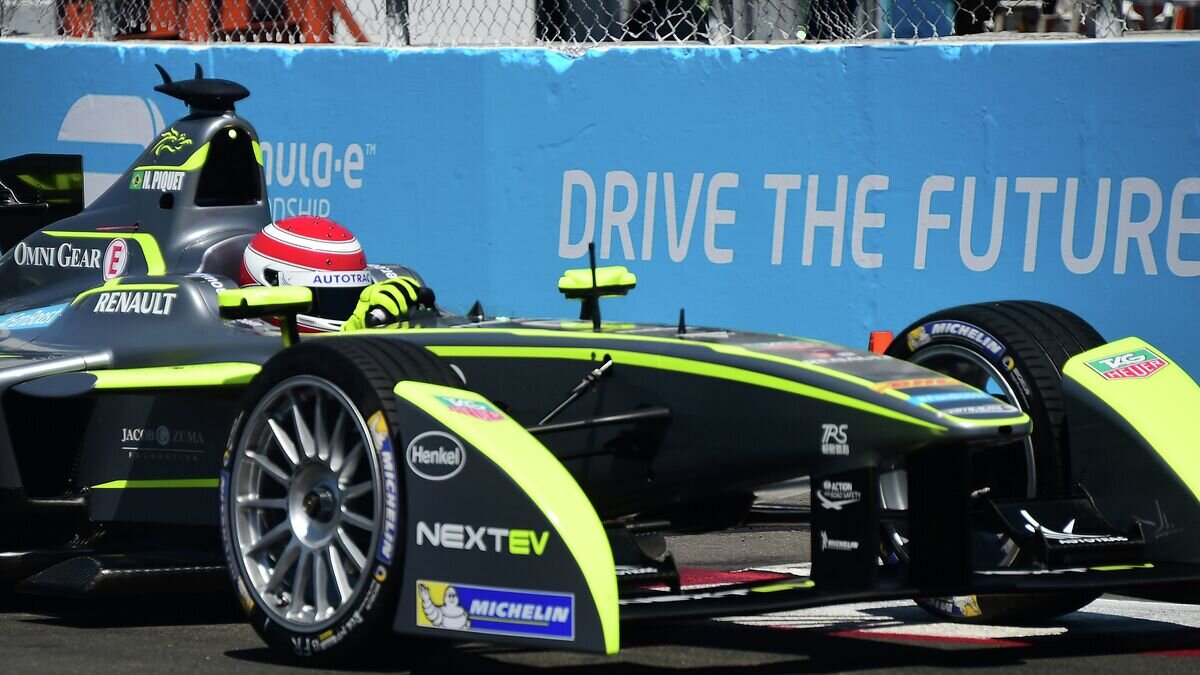    Бразильский гонщик Нельсон Пике-младший© AFP 2022 / FREDERIC J. BROWN