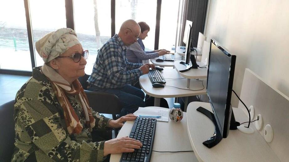 36 тысяч для пенсионеров программа. Освоить компьютер пенсионеру. Компьютерная грамотность для пенсионеров. Компьютерные курсы для пожилых. Компьютерные курсы для пенсионеров