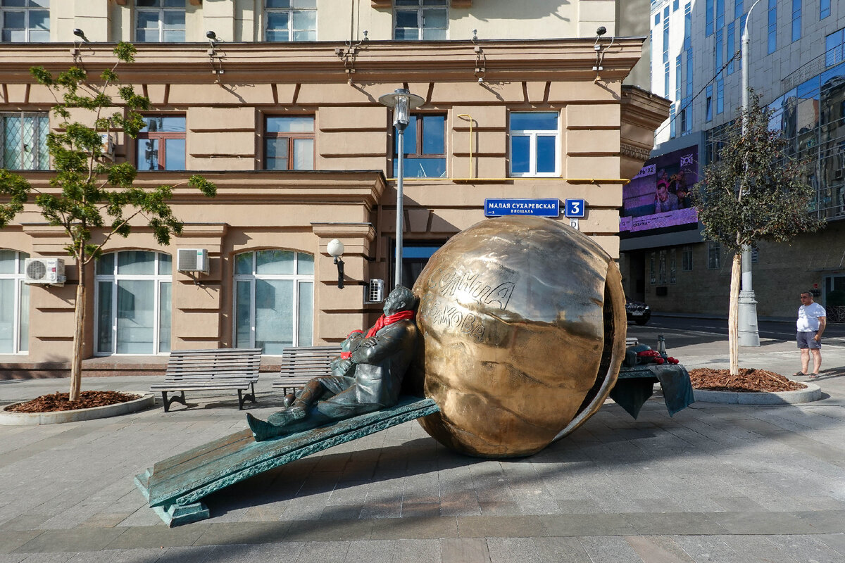 Нашел удивительный памятник Олегу Табакову в самом центре Москвы. Многие из  вас его точно не видели. Чем он интересен | Горожанин | Дзен