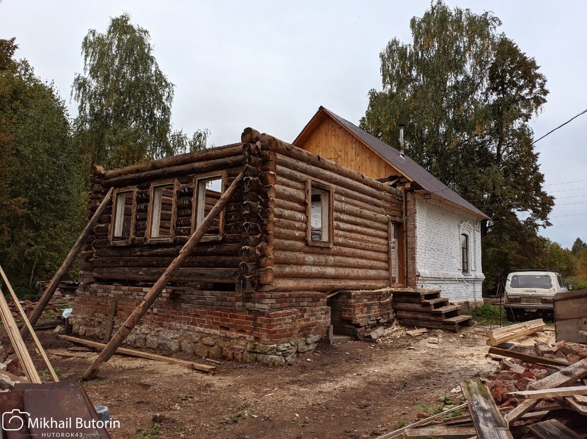 Подняли стены новой пристройки к дому прадеда. Удлинняем брёвна сруба |  Вятский Хутор | Дзен