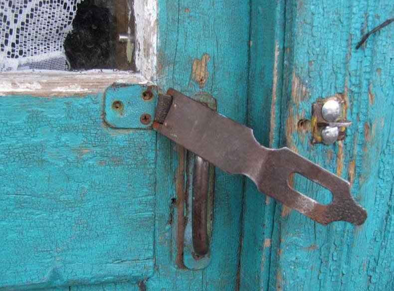 Как установить накладной замок на деревянную дверь | House Of Locks