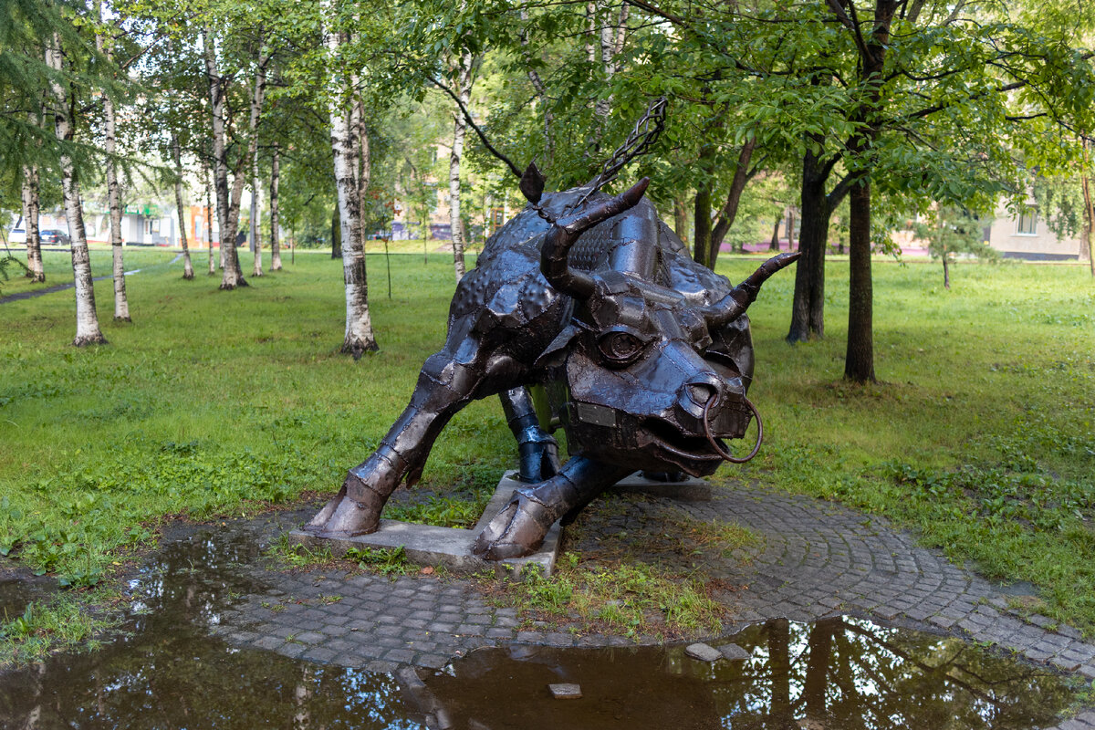 Композиция из скульптур "Знаки Зодиака" (Телец)