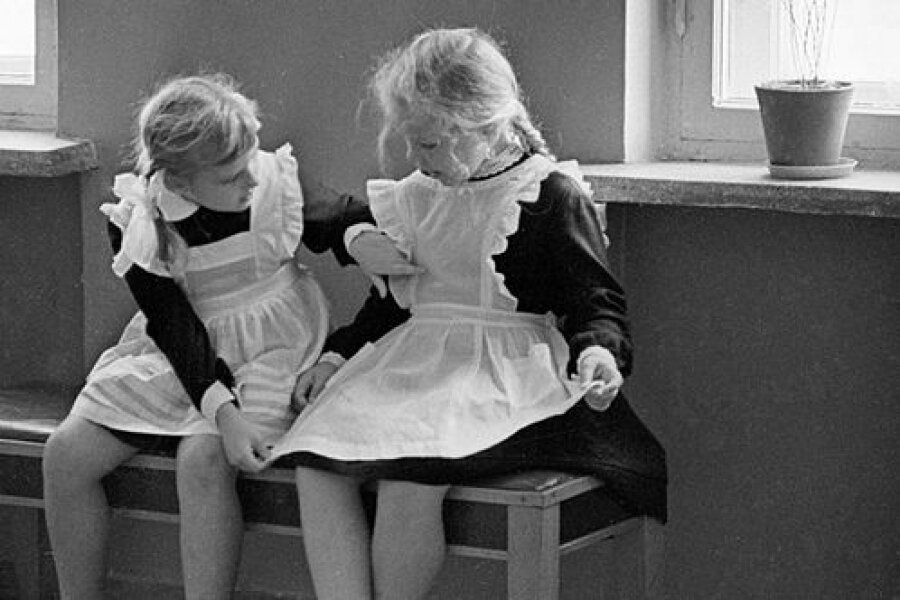 Подружки - школьницы