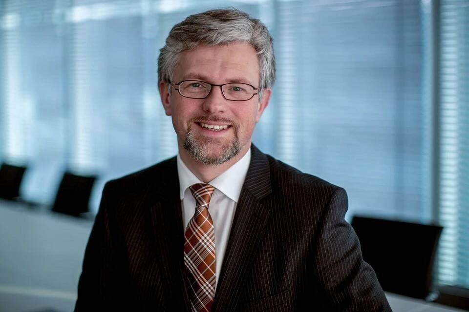     Экс-посол Украины в ФРГ Мельник заявил, что ни один украинец не купит Теслу после слов Маска  GLOBAL LOOK PRESS