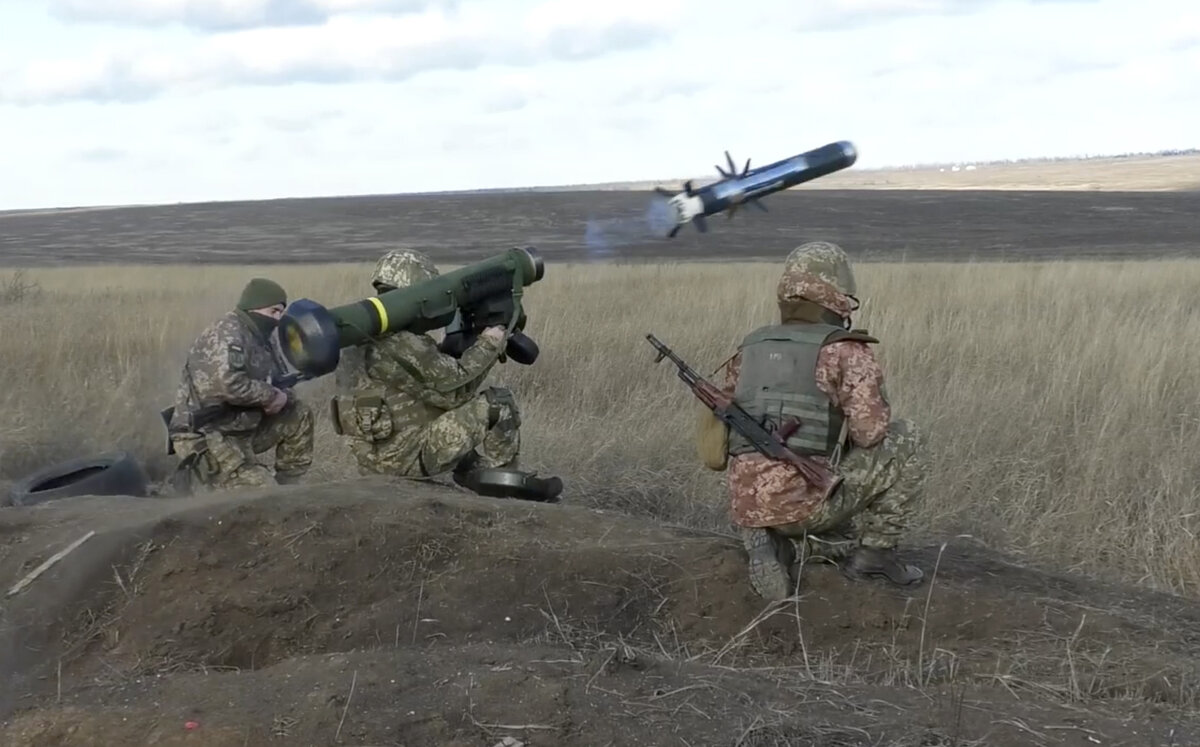     Украинские военные / AP / Ukrainian Defense Ministry Press Service