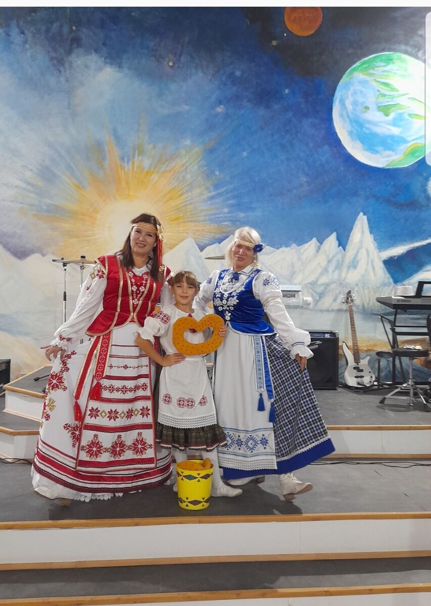 Творческий десант белорусов: Наталия Ивановна Мелихова, Ольга Перелыгина, Мария Николаевна Яковлева (слева направо)