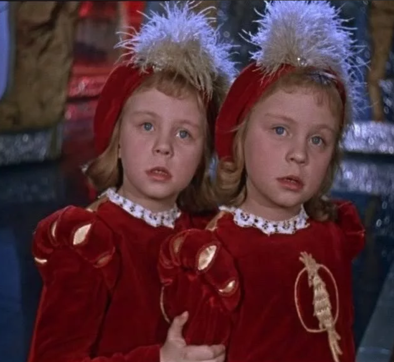 кадр из фильма "Королевство кривых зеркал"