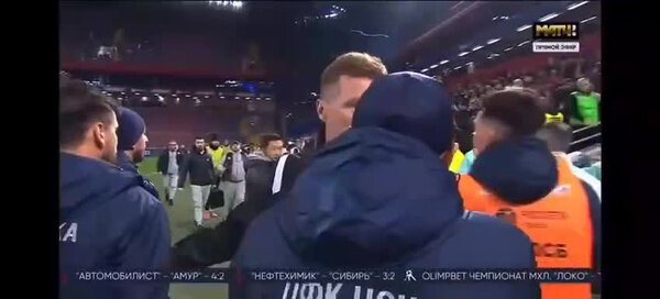 Перепалка между Федотовым и Абаскалем в перерыве матча ЦСКА – "Спартак". Видео © Telegram-канал Бухтельная