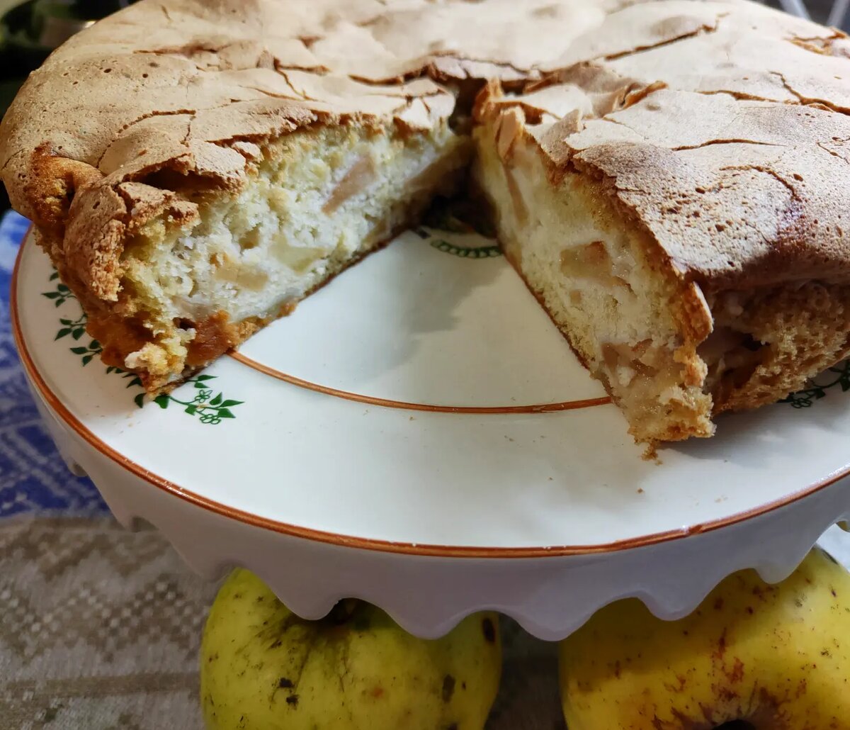 Шарлотка с яблоками классический