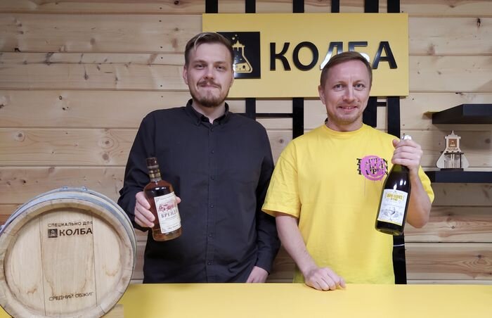 Товарищи самогонщики.