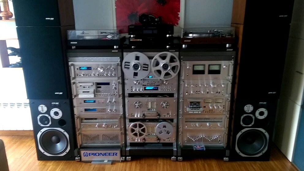 Образцы аудиоаппаратуры "голубой серии" от Pioneer 