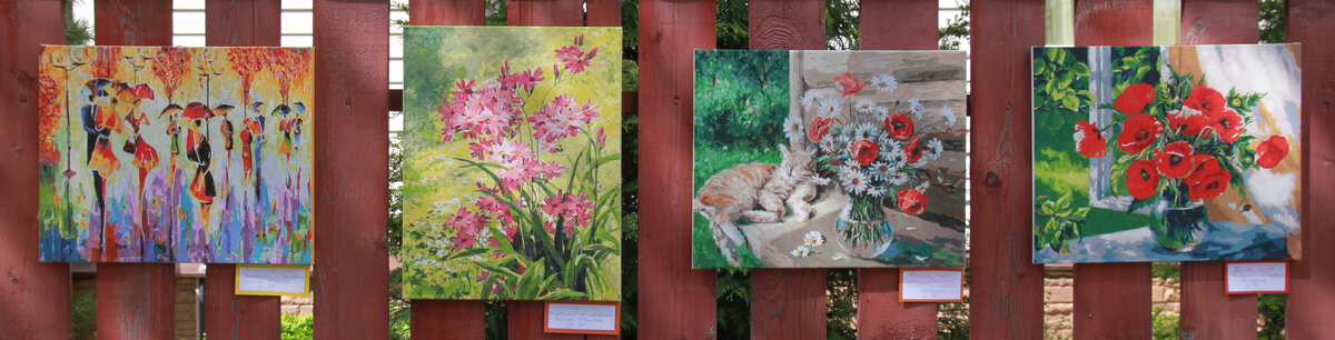 Две картины справа нарисованы мной