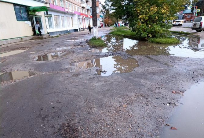 Тротуары и скверы благоустроены по-русски
