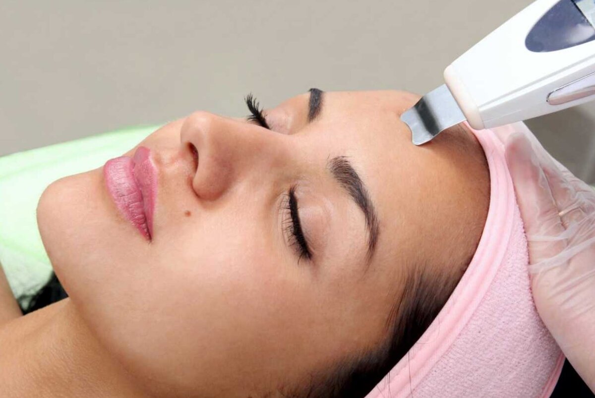 Ультразвуковой пилинг лица (ультразвуковая чистка) - процедура очистки кожи c помощью ультразвука
