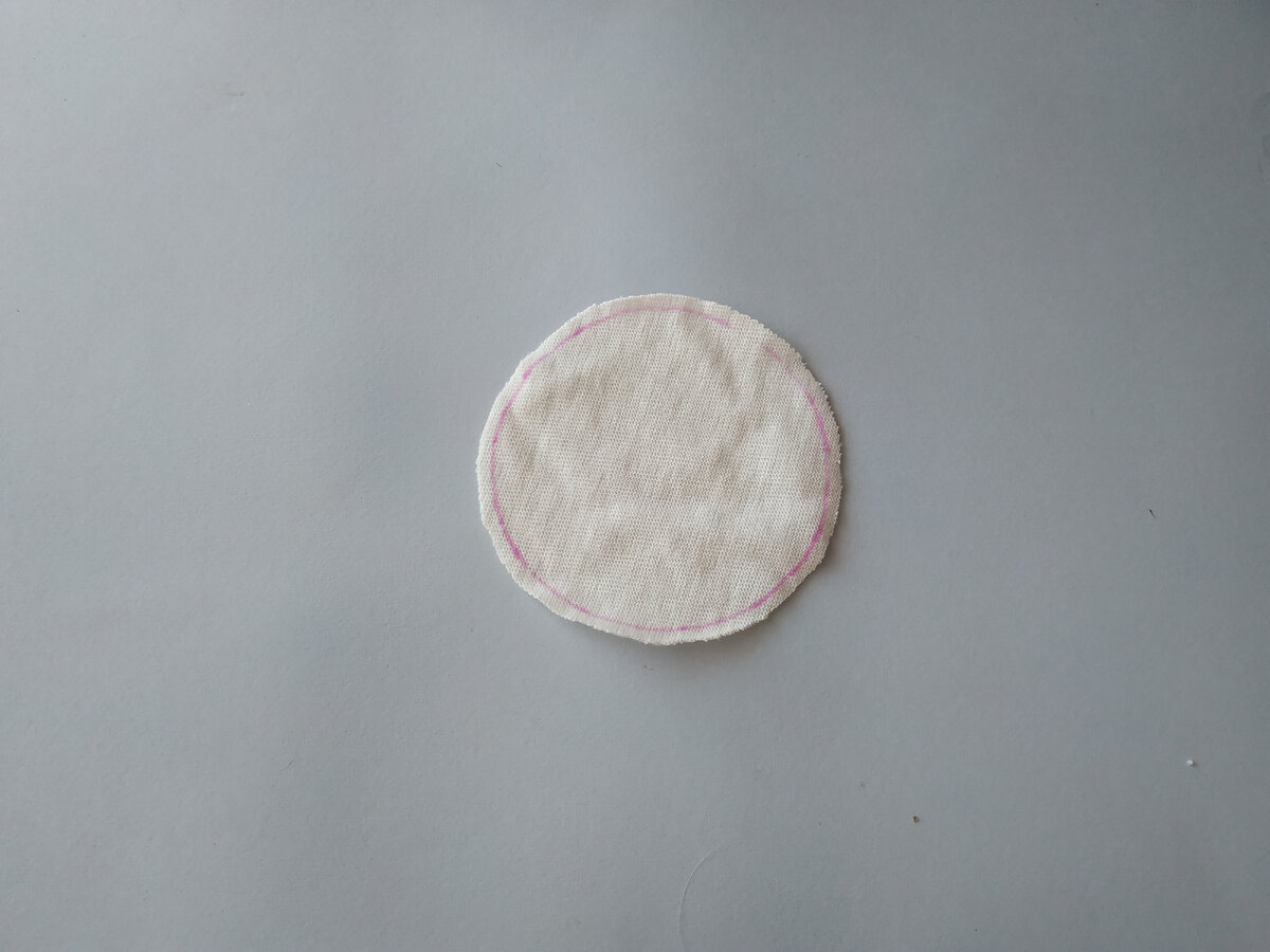 Не пугайтесь, голова будет не такая большая, шарик получится примерно в 2 раза меньше:) Фото из архива автора.