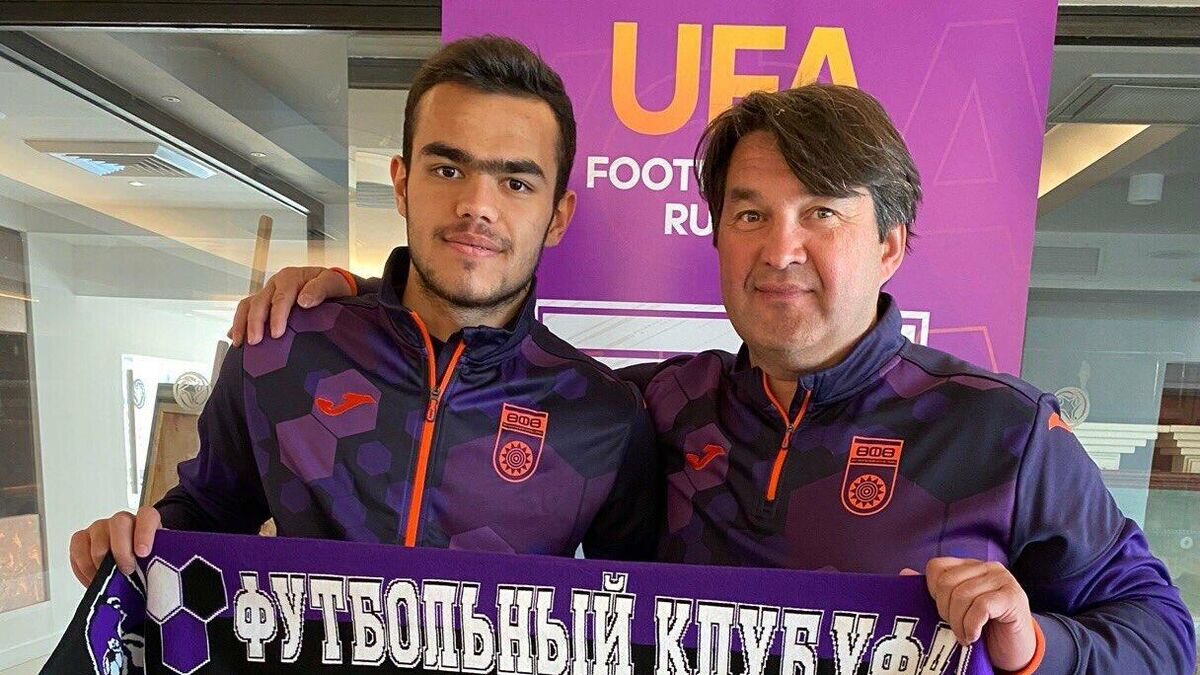    Остон Урунов (слева)© Фото : Twitter ФК "Уфа"