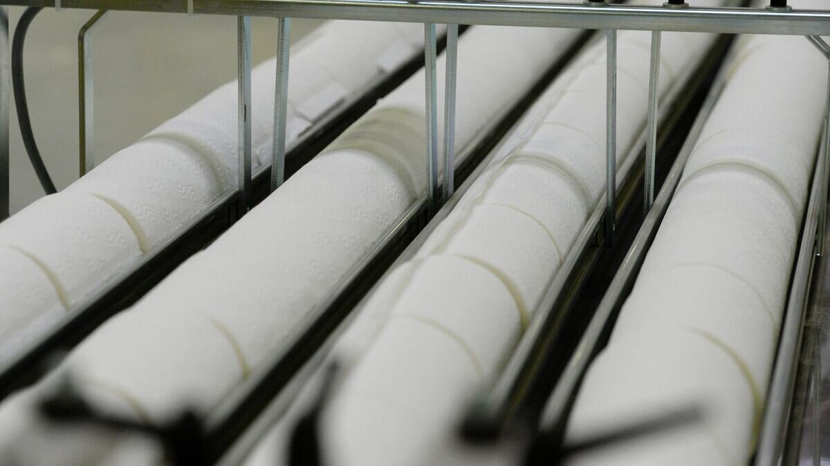    Конвейер с готовой продукцией на заводе "Хаят Кимья"© РИА Новости / Максим Богодвид