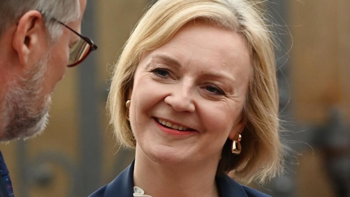    Премьер-министр Великобритании Лиз Трасс на саммите Европейского политического сообщества в Праге.© РИА Новости / Стрингер