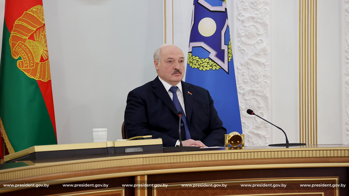 Президент Беларуси Александр Лукашенко 28 октября принял участие во внеочередной сессии Совета коллективной безопасности ОДКБ. Мероприятие прошло в видеоформате