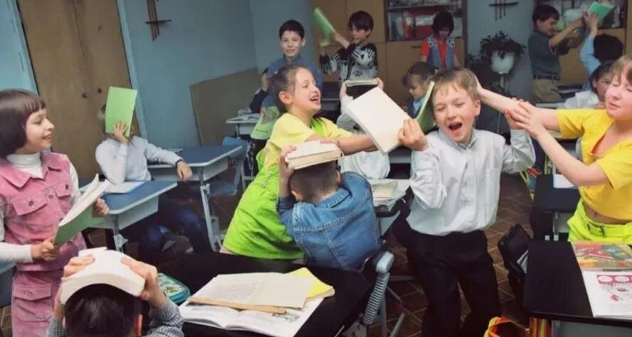 У детей вообще много дел. И домашние задания - одно из самых нелюбимых. Фото из открытых источников