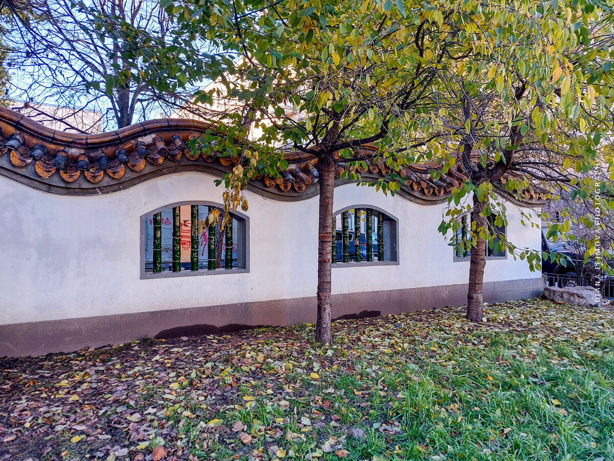 решетка забора в виде бамбука