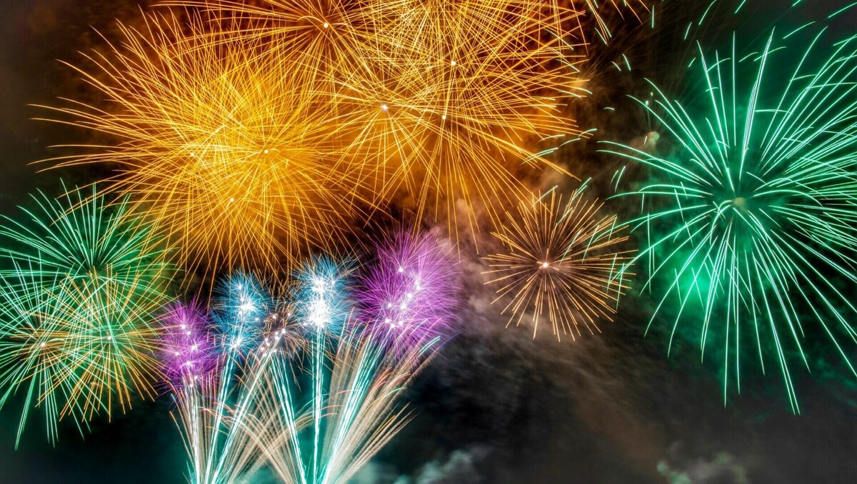     Жителей Таганрога испугали звуки, напоминающие взрывы, которые услышали в ночь с 3 по 4 ноября, комментарии появились в соцсетях.