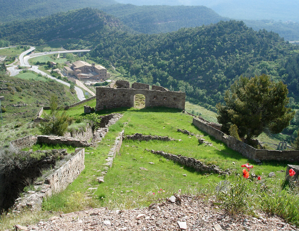 Фортификационные сооружения вокруг крепости Кардона. Испания.