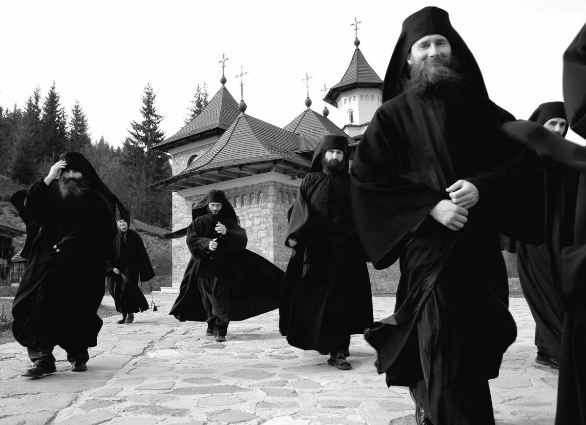 Монахи сегодня фото