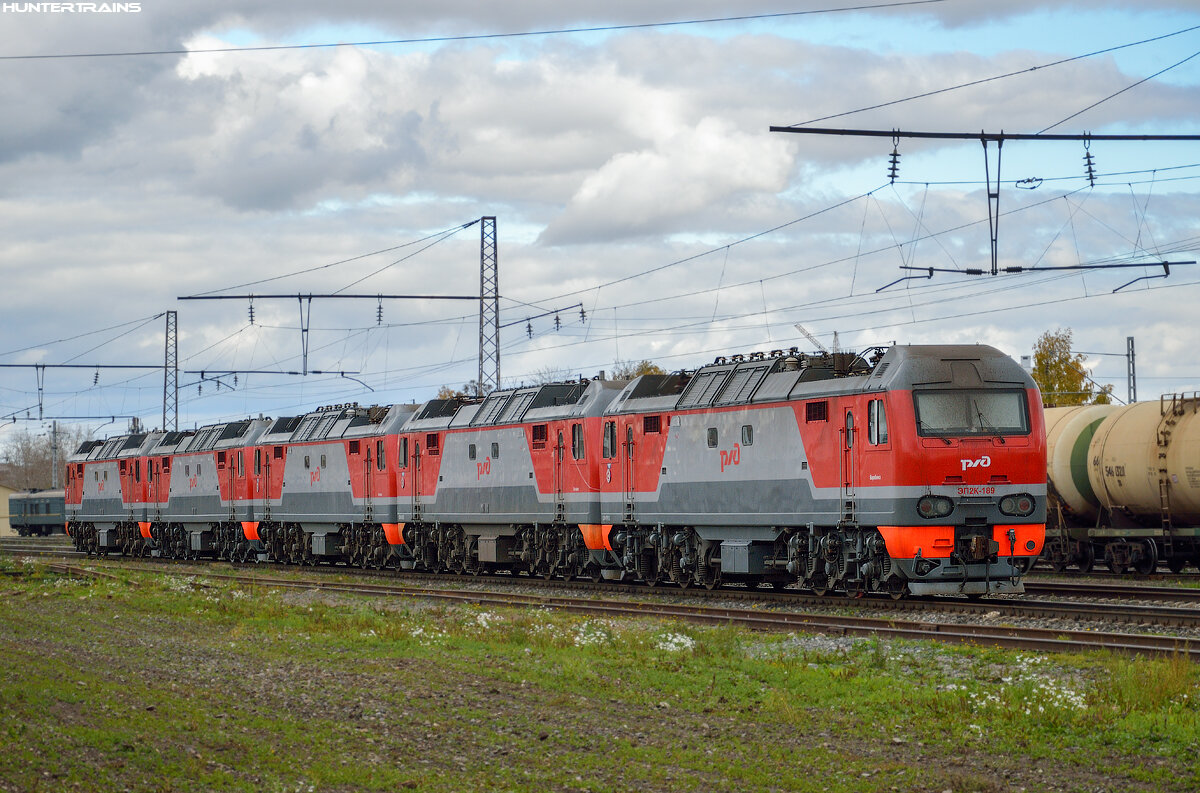  Сплотка электровозов из ЭП2К-193, ЭП2К-190, ЭП2К-187, ЭП2К-188, ЭП2К-189. Кировская область, станция Киров, 20.09.2015 