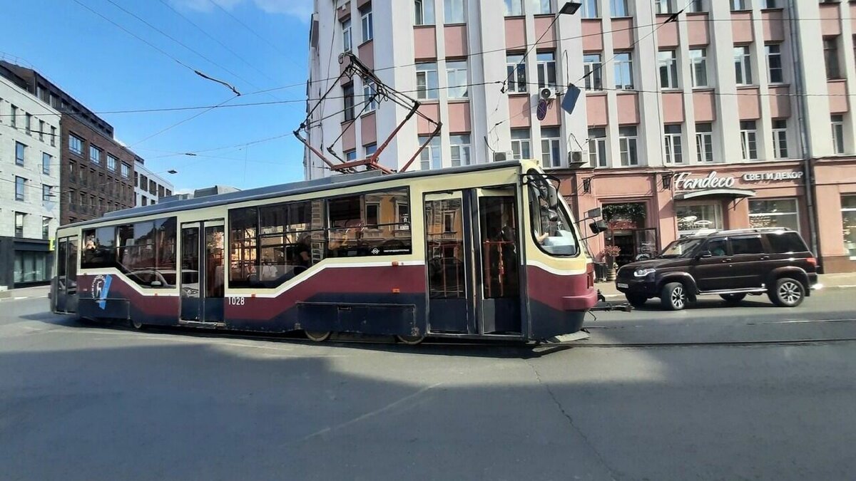     Жители Нижнего Новгорода жалуются на проблемы с передвижением по городу из-за отмены трамваев № 6 и № 7. Сообщения они оставили в соцсети «ВКонтакте».