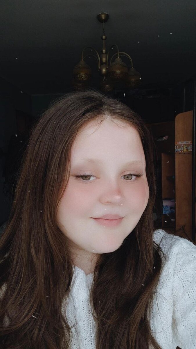 Арина Муркина — юный писатель 11 летняя девочка, которая пишет книги. Она очнь добрая, жизне радостный человек. Муркина — это псевдоним Арины. Настоящяя фамилия никому, кроме одноклассников, друзей и родных не знает настоящию фамилию Арины. Известно, что у Арины есть собака. Французкий бульдог, мальчик по имени Буч. Подарил друг Арининой мамы. Мама Арины очень мечта о французком бульдоге и 21.09.22 друг зашёл в гости с этим щенком. 