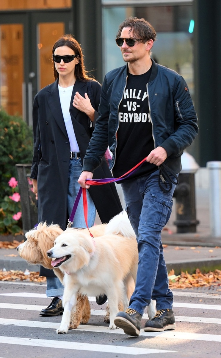    Ирина и Брэдли на прогулке несколько дней назад Фото: SplashNews